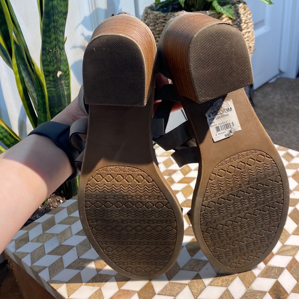 Taupe POP block heel sandals - Picture 5 of 6